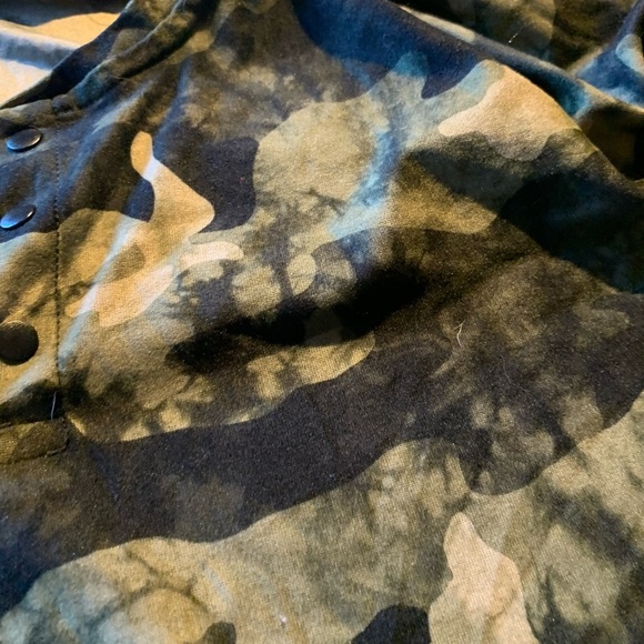 Camo Women’s Short Sleeve T-Shirt Size XL - Picture 4 of 11